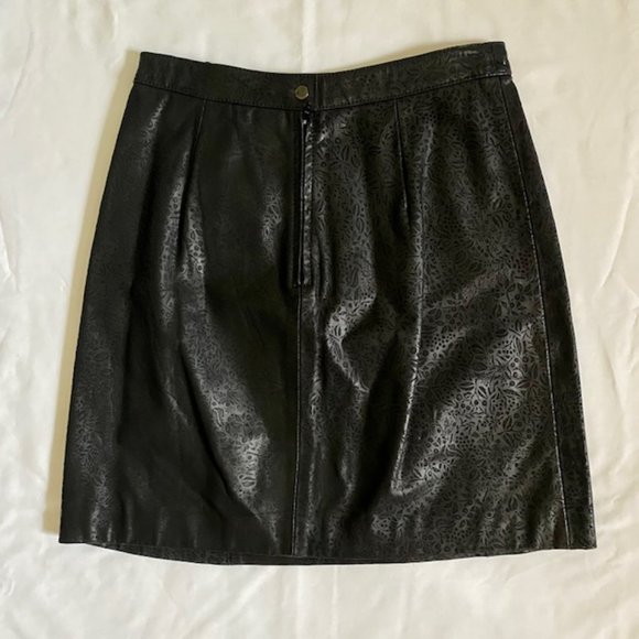 Elegant Black Mini Skirt - Picture 3 of 5